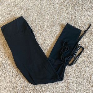 Amelia James black leggings, size large